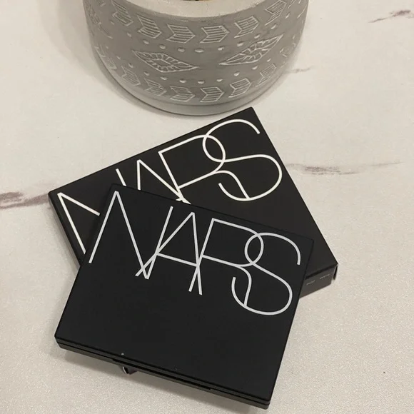 NARS Powder Blush In Gina (Matte Tangerine) - Picture 4 of 16
